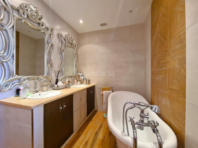 Foto 418621c5-229f-411b-900b-f580e2fe0ecf. Casa villa de 3 dormitorios en primera linea de golf con jardin y piscina privada en Manilva