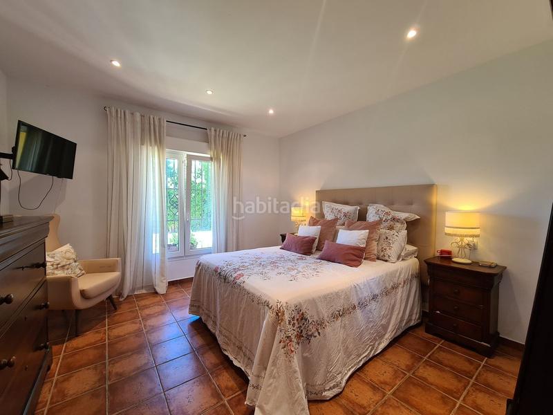 Foto 55cd9daa-0eeb-4220-a974-b50767a509c9. Casa villa de 3 dormitorios en primera linea de golf con jardin y piscina privada en Manilva