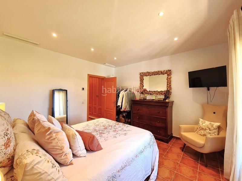 Foto 7efd68db-e7ba-4770-b303-966c35cc5923. Casa villa de 3 dormitorios en primera linea de golf con jardin y piscina privada en Manilva