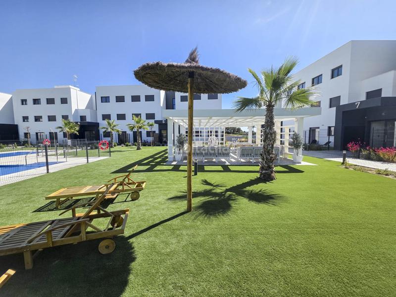 Foto 485fd4c3-c3a5-4185-82c4-95e4a35c0702. Planta baixa amb aparcament piscina a Centro Estepona