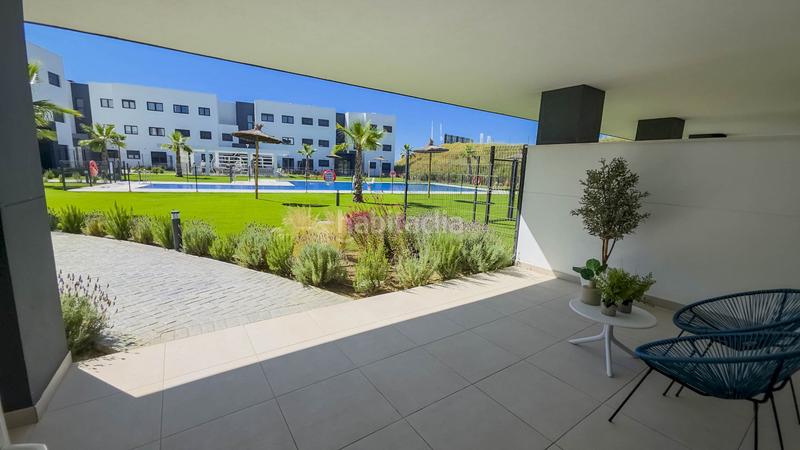 Foto 50e54bed-b7cc-48eb-8e8d-4a7e030f120d. Planta baixa amb aparcament piscina a Centro Estepona