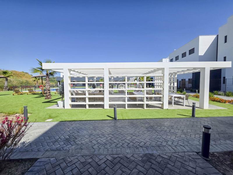 Foto c2720893-12c3-4810-8096-d62b67c954bf. Planta baixa amb aparcament piscina a Centro Estepona