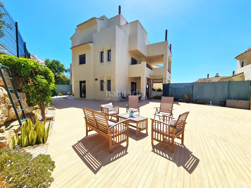 Foto 600b5f76-a096-42ed-91cf-4352ac125490. Apartamento magnifico apartamento en esquina de 3 dormitorios con gran jardín en Estepona