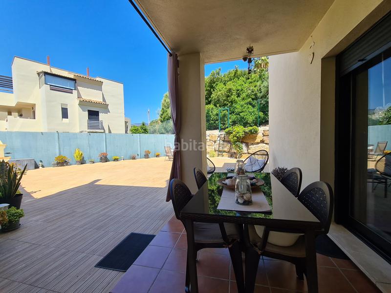 Foto c90f17e4-4374-4d7d-b217-8b5da910d429. Apartamento magnifico apartamento en esquina de 3 dormitorios con gran jardín en Estepona