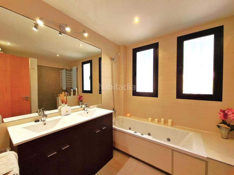 Foto febf84d7-a765-40cf-937e-3902d25fbfcf. Apartamento magnifico apartamento en esquina de 3 dormitorios con gran jardín en Estepona