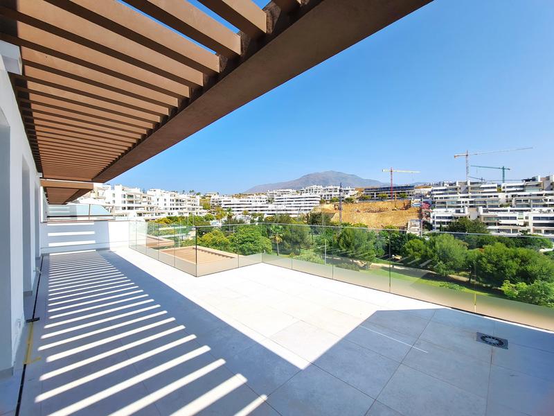 Foto 931a8d4e-c0a7-46db-9539-0147e79a86a9. Ático magnifico atico de 3 dormitorio con gran solarium en Estepona