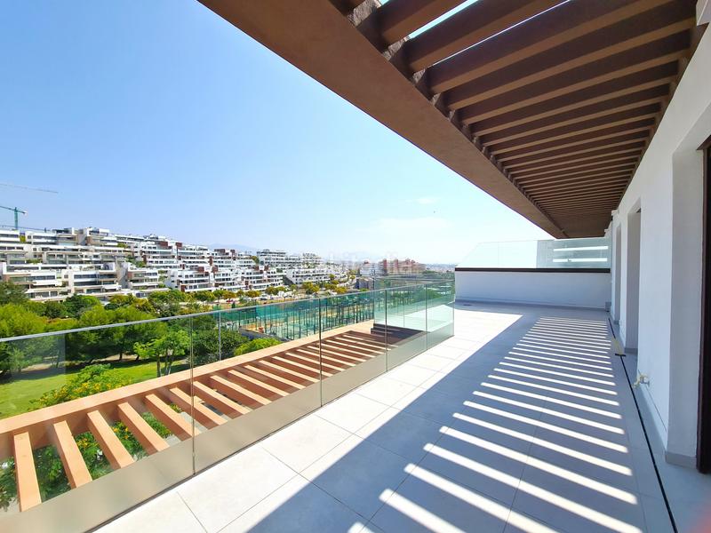 Foto 9bb5217b-18c6-4675-b3ea-617987024906. Ático magnifico atico de 3 dormitorio con gran solarium en Estepona