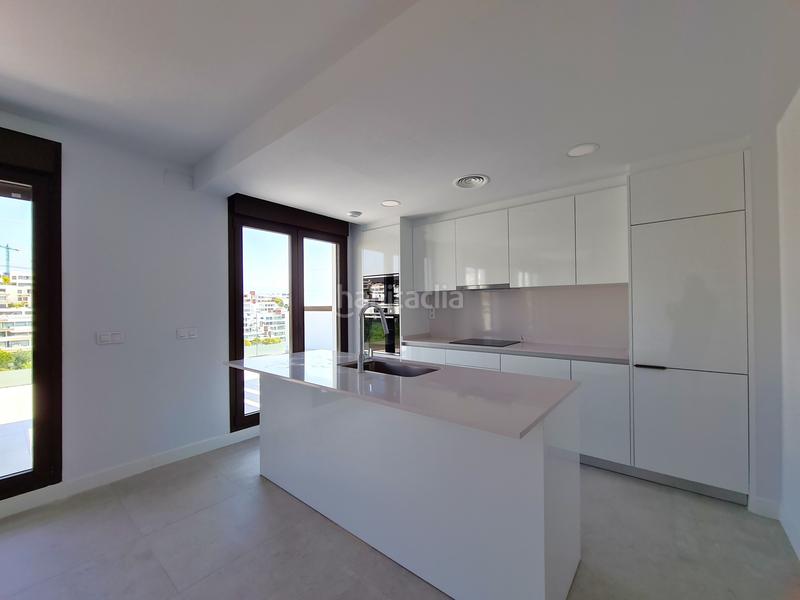 Foto a337c79b-e775-4719-8af9-5d5bf07fa881. Ático magnifico atico de 3 dormitorio con gran solarium en Estepona