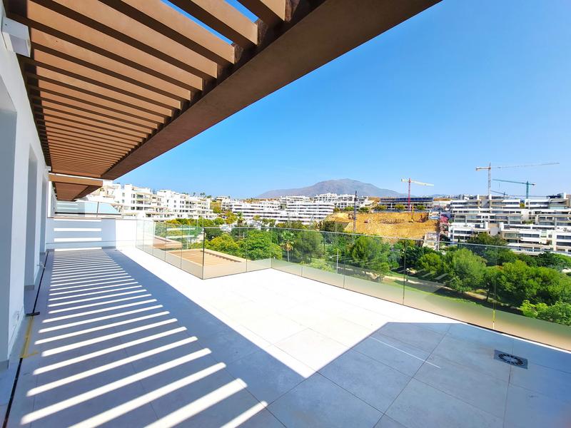 Foto ea6ea6e8-3b7d-4258-83d0-a67796ddd275. Ático magnifico atico de 3 dormitorio con gran solarium en Estepona