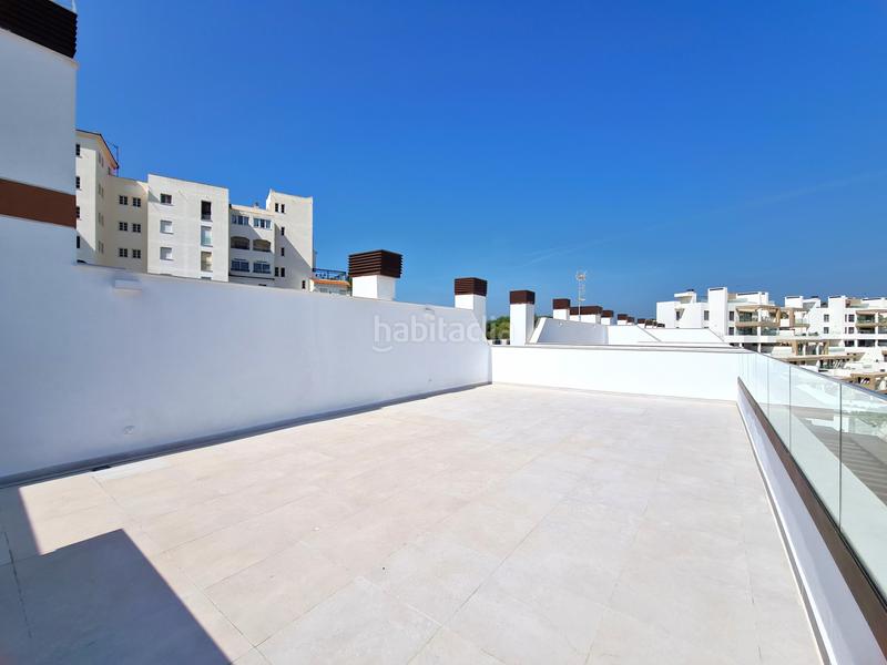 Foto eeb3655d-3e79-4d35-9d69-7b28012c9782. Ático magnifico atico de 3 dormitorio con gran solarium en Estepona
