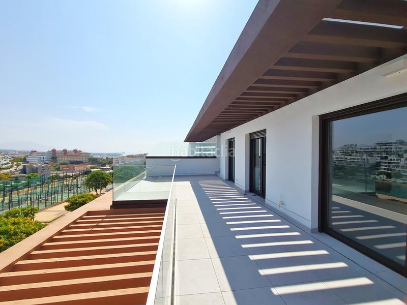 Foto f01fcaaa-6e82-42e4-86e5-0f892b0c1808. Ático magnifico atico de 3 dormitorio con gran solarium en Estepona