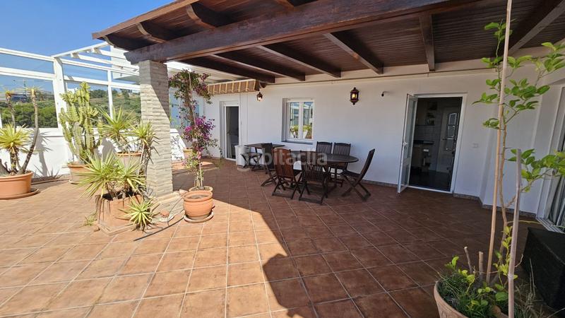 Foto 045c9ad8-0294-41fb-91a1-5d41e853bb4f. Ático exclusiva vivienda con vistas al mar en primera línea de playa terraza de ensueño y acceso directo al paseo marítimo en Estepona