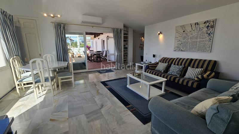 Foto 7846e6f5-63fd-486d-9efc-c55a79ac4b74. Ático exclusiva vivienda con vistas al mar en primera línea de playa terraza de ensueño y acceso directo al paseo marítimo en Estepona