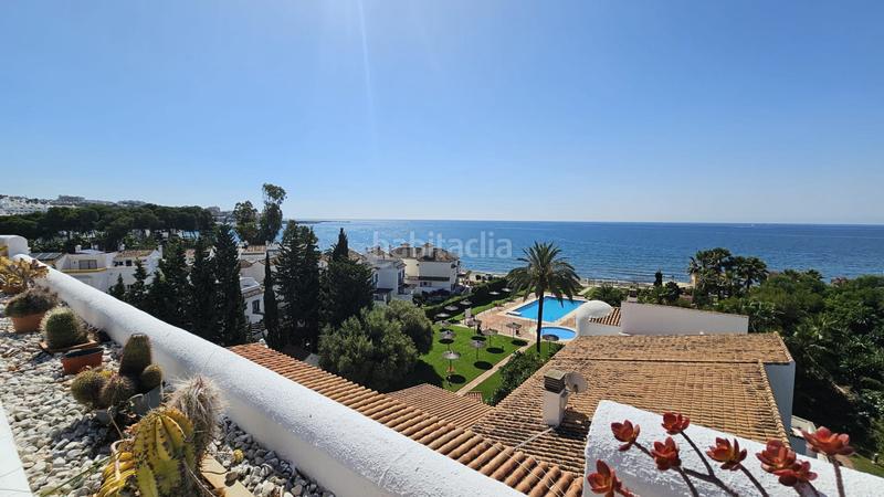 Foto 9a6bfe8f-8c1b-4fee-bf6d-4eb77b5484bc. Ático exclusiva vivienda con vistas al mar en primera línea de playa terraza de ensueño y acceso directo al paseo marítimo en Estepona