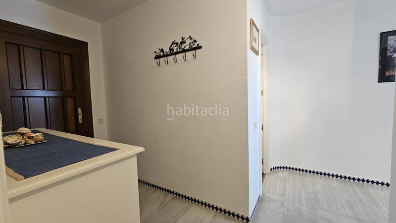 Foto ef850ed6-ec41-40c9-ba0f-8065e4d04400. Ático exclusiva vivienda con vistas al mar en primera línea de playa terraza de ensueño y acceso directo al paseo marítimo en Estepona