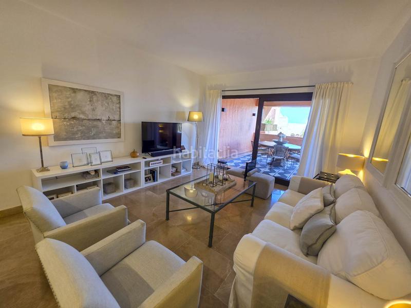Foto 7573f805-ceae-465f-93fa-9f06b6bc06b7. Apartamento elegante apartamento de 2 dormitorios con amplia terraza en la duquesa vistas abiertas, confort y entorno privilegiado en Manilva