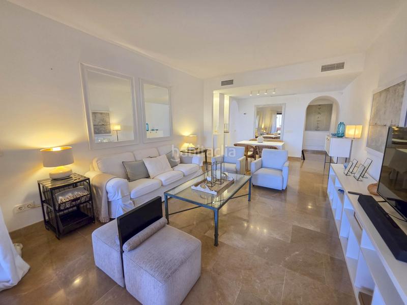 Foto 9876e0cf-8b8c-45ab-a959-030a8457c2c9. Apartamento elegante apartamento de 2 dormitorios con amplia terraza en la duquesa vistas abiertas, confort y entorno privilegiado en Manilva