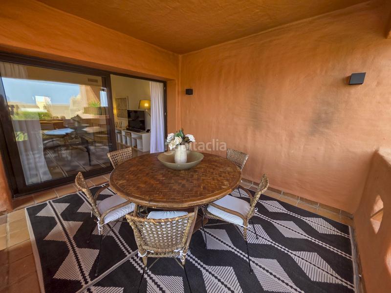 Foto e24b83ad-8618-4b3c-a36e-1c6bae5eeb50. Apartamento elegante apartamento de 2 dormitorios con amplia terraza en la duquesa vistas abiertas, confort y entorno privilegiado en Manilva