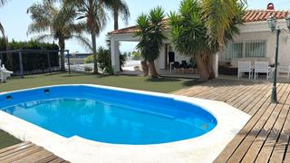 Casa a Buenas Noches. Casa independiente de 3 dormitorios con piscina privada a 100m d