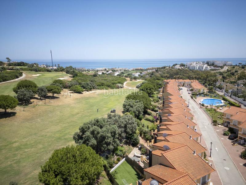 Foto 2d863ae1-31b1-41a9-8984-ff1ce7f48514. Casa a schiera con parcheggio piscina in La Duquesa Manilva