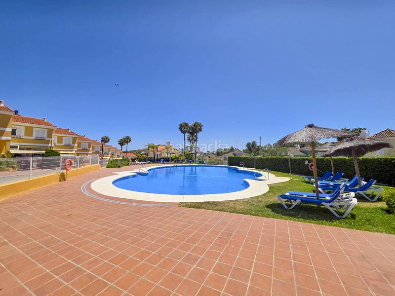 Foto a3dbb5d2-ddf3-4054-93b2-00cf800ac6b7. Casa a schiera con parcheggio piscina in La Duquesa Manilva