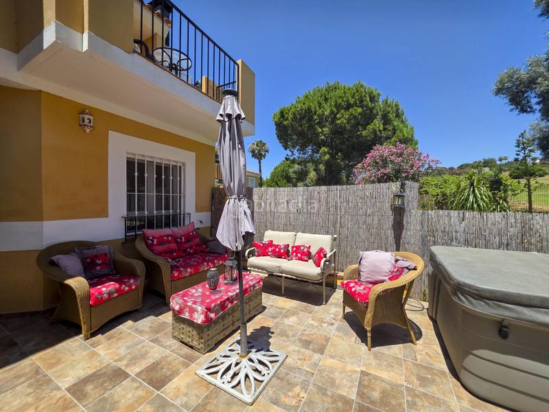 Foto f9845d9f-4754-4c64-89b2-7fc1df59a60c. Casa a schiera con parcheggio piscina in La Duquesa Manilva