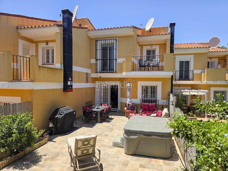 Foto 3208dab5-d1e3-4b2a-ad6a-e56809c7a887. Casa adosada en La Duquesa Manilva