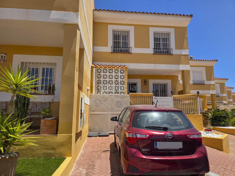 Foto b93ffb3c-9b60-4ab1-b19a-df1c939e4c61. Casa adosada en La Duquesa Manilva