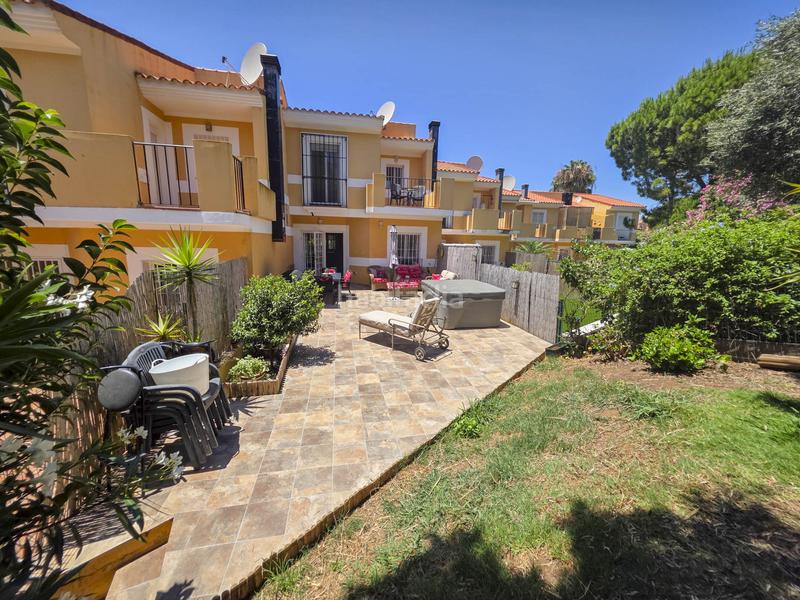 Foto c360f7a8-7381-441c-8925-e683727afffa. Casa adosada en La Duquesa Manilva