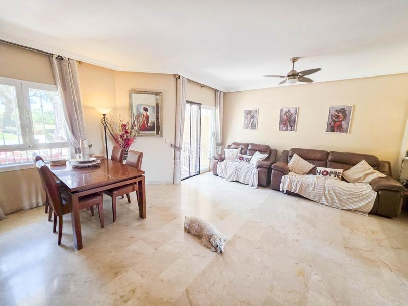 Foto e53cce87-8c75-47c5-8e31-e47cd9aa5614. Casa adosada en La Duquesa Manilva