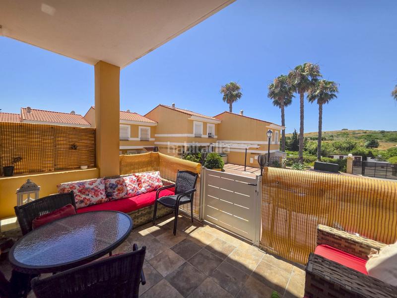 Foto e5e7cc2a-cf22-4d18-adf4-f72e5d489171. Casa adosada en La Duquesa Manilva
