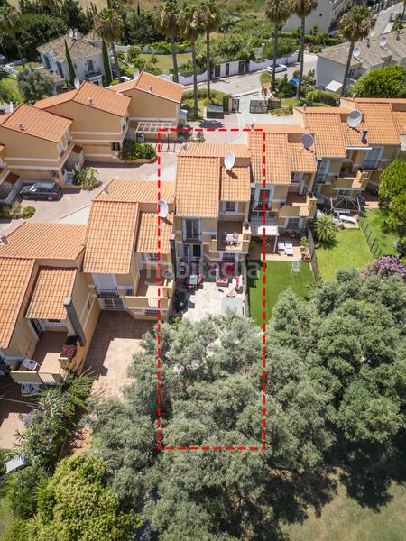 Foto fa5db4ba-231b-4526-8803-b61b3582f024. Casa adosada en La Duquesa Manilva