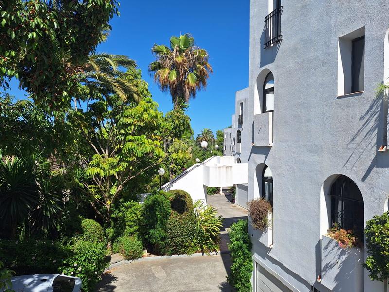 Foto bf3c9473-e05f-4377-85d1-1b475e57db00. Dúplex  en venta en jardines ! en Sotogrande costa Sotogrande