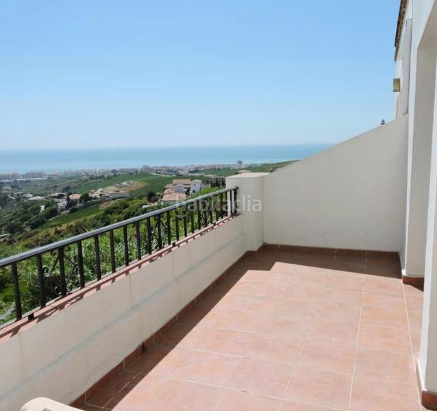 Foto 4b93fa58-6df0-4521-8c76-5009daf39f9e. Casa adosada casa adosado reformado con vistas al mar y paneles solares gran oportunidad de inversión! en Manilva