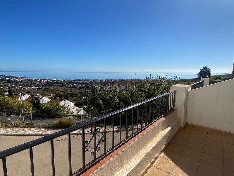 Foto d2a8b27f-04e4-4f89-8c21-17711c755323. Casa adosada casa adosado reformado con vistas al mar y paneles solares gran oportunidad de inversión! en Manilva