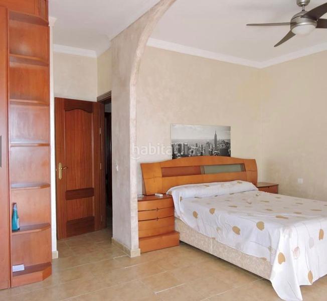 Foto f520ea32-c9d5-4ecd-9694-d820b8621d39. Casa adosada casa adosado reformado con vistas al mar y paneles solares gran oportunidad de inversión! en Manilva