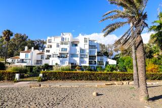 Rez-de-chaussée à Torre de la sal (urc3) 117. Ideal para inversores  apartamento en primerísima línea de playa