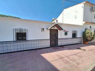 Maison à Casares pueblo. Casa en planta baja con patio y garaje  secadero, manilva