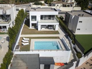Maison à La Duquesa. Villa moderna con piscina privada en la duquesa