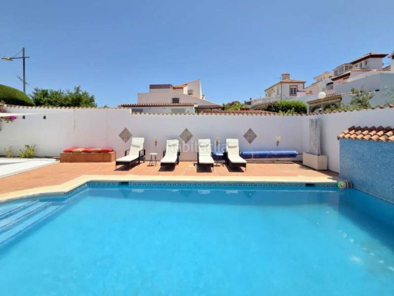 Foto 00e3a9b0-1861-499f-ae34-1ca6263035f3. Casa amb aparcament a La Duquesa Manilva