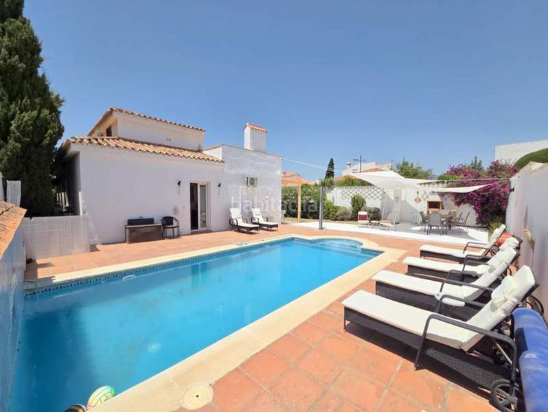 Foto 5f9a6263-e49b-4b58-9933-e3f28f14d382. Casa amb aparcament a La Duquesa Manilva