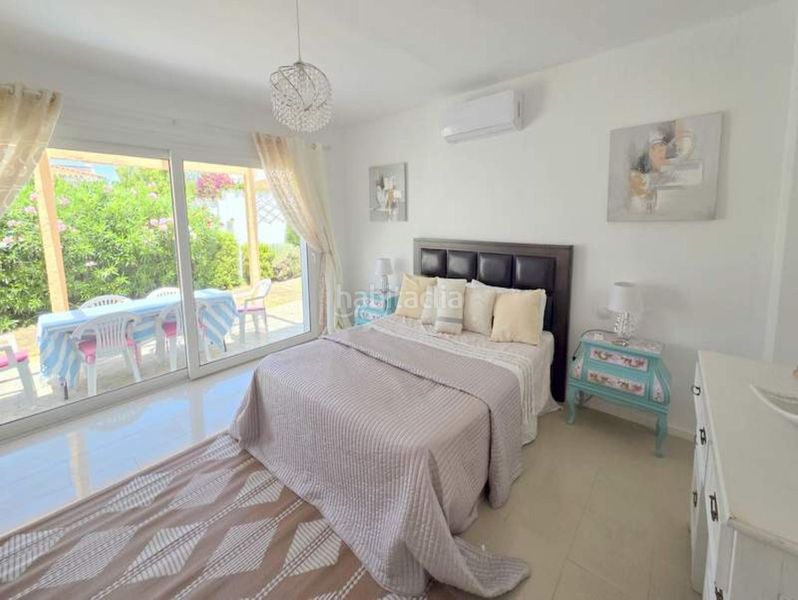 Foto b87ed61b-2650-4334-a26a-1841d37e976d. Casa amb aparcament a La Duquesa Manilva