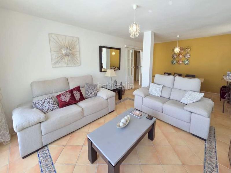 Foto ffb0cdea-d27c-43a3-b217-fe33925ca6a5. Casa amb aparcament a La Duquesa Manilva