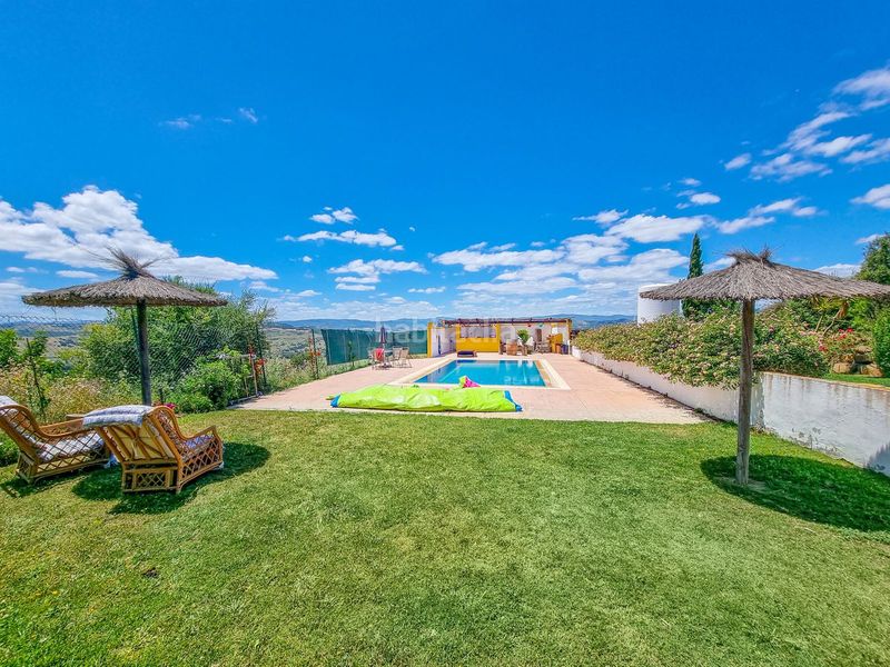 Foto 8be89331-78dd-4be7-9135-850e2a65ddf9. Casa amb aparcament piscina a Casares pueblo Casares