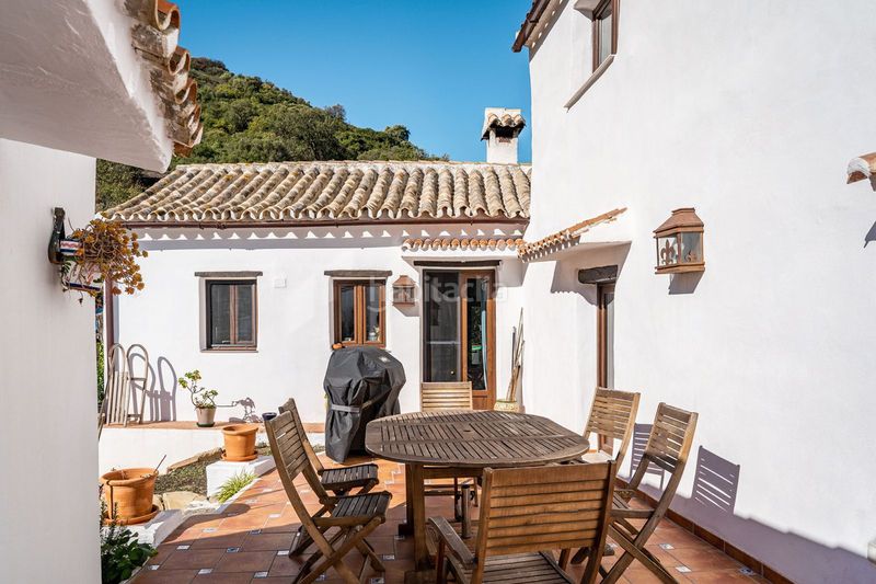 Foto 3f2e0337-f337-40c5-a6cb-d1410d368159. Casa amb aparcament piscina a Casares pueblo Casares