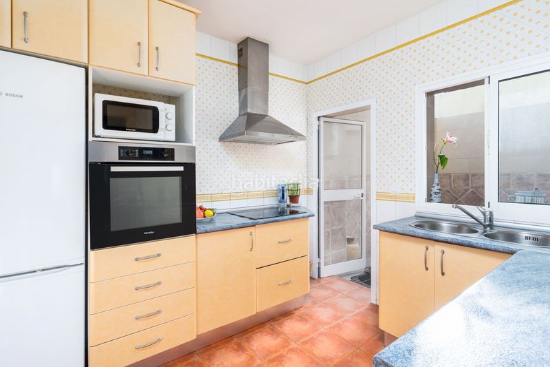 Foto b83bd12b-a77d-42b7-8e89-ad62c97faa6d. Casa adossada amb aparcament a San Enrique-Guadiaro-Pueblo Nuevo Sotogrande