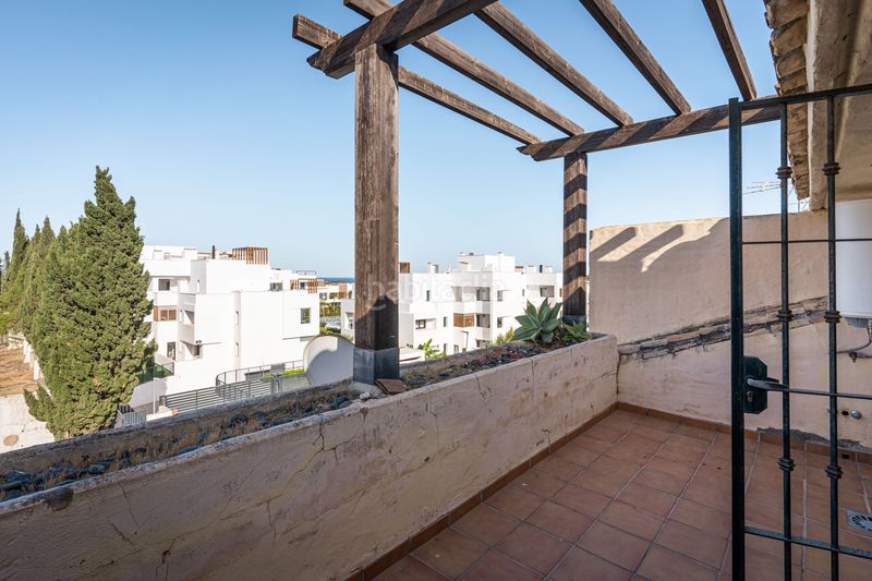 Foto 7ffc3bd0-7065-4c35-88a9-491196ca5621. Casa adossada amb piscina a Cancelada Estepona