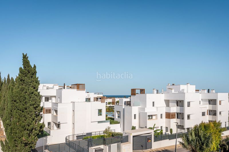 Foto a8d3bd94-196f-4020-9753-56a1c013063c. Casa adossada amb piscina a Cancelada Estepona