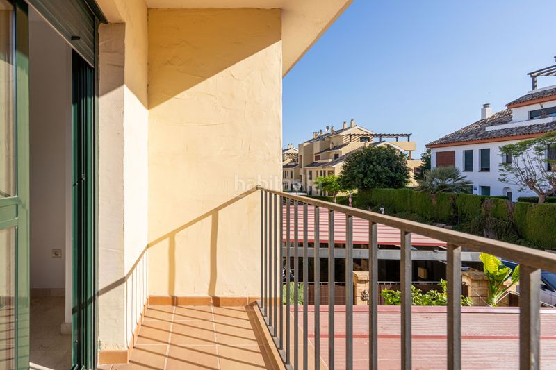 Foto db9f5e5c-2c83-45ed-8748-4a90b0b250bc. Casa adossada amb piscina a Cancelada Estepona