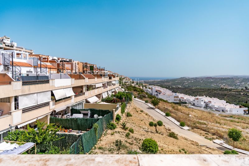 Foto c2f6103c-9f73-4fbe-83d9-7363c4b60dd8. Dúplex amb aparcament piscina a Doña Julia Golf Casares